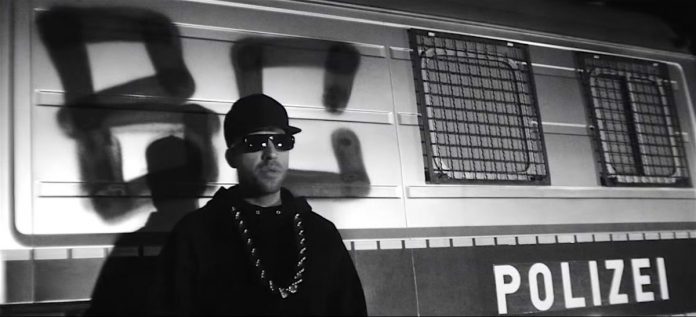 Frauenarzt - Zieh Dein Shirt Aus