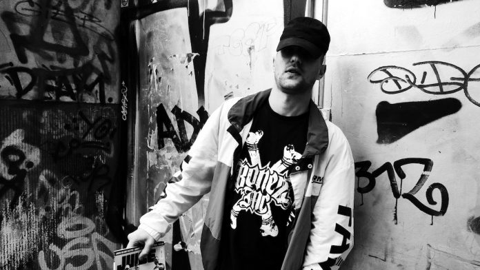 Joey Bargeld_KitschKrieg_1.1_credit_www.kitschkrieg.deP1760401 Joey Bargeld