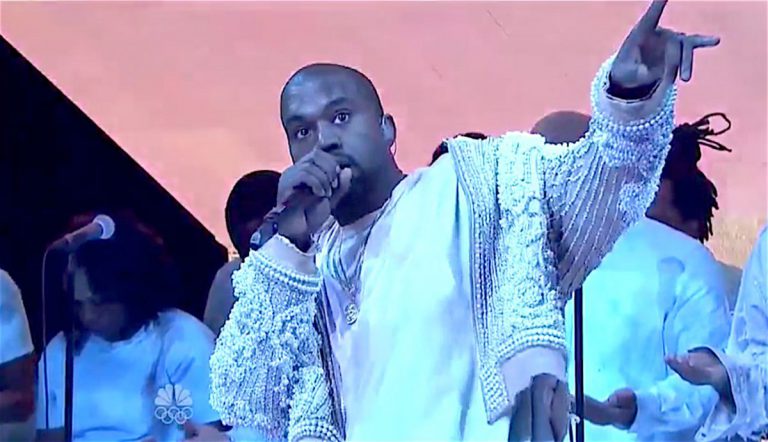 Kanye West – High Lights / Ultralight Beams live @ Saturday Night Live