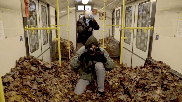 Herbstwald-Feeling in der U-Bahn: Die TOY Crew ist zurück // Video
