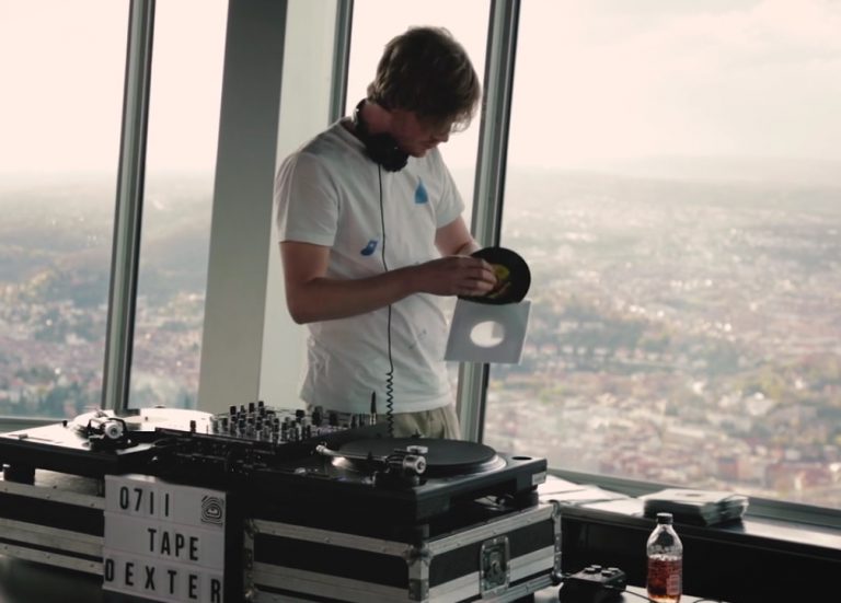 Dexter spielt seine aktuellen Lieblingsplatten auf dem Stuttgarter Fernsehturm // Video